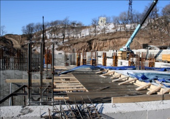 Строительство монолитного железобетонного каркаса жилого дома в районе ул. Грибоедова, 46.