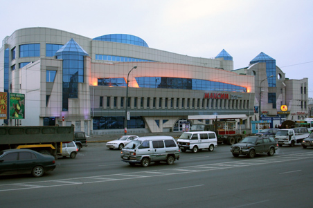 Торговый центр  «МАКСИМ» (1-я и 2-я очереди) , пр-т  100-летия Владивостоку